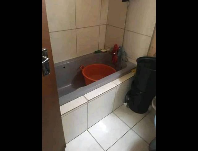 2 BEDROOM HOUSE FOR SALE IN TEKWANE